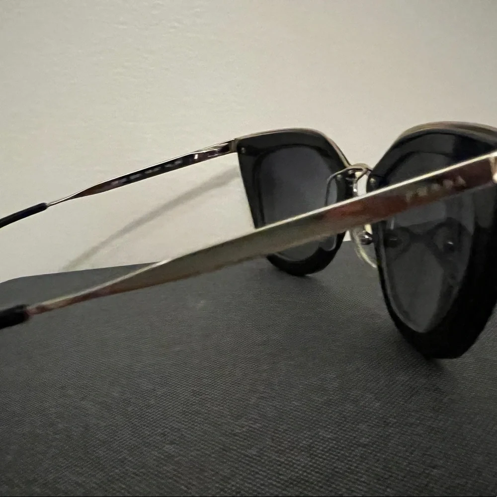 Prada frames - Picture 3 of 7